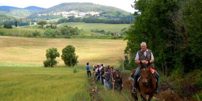 passeggiata a piedi e a cavallo sulla Strada del Mille